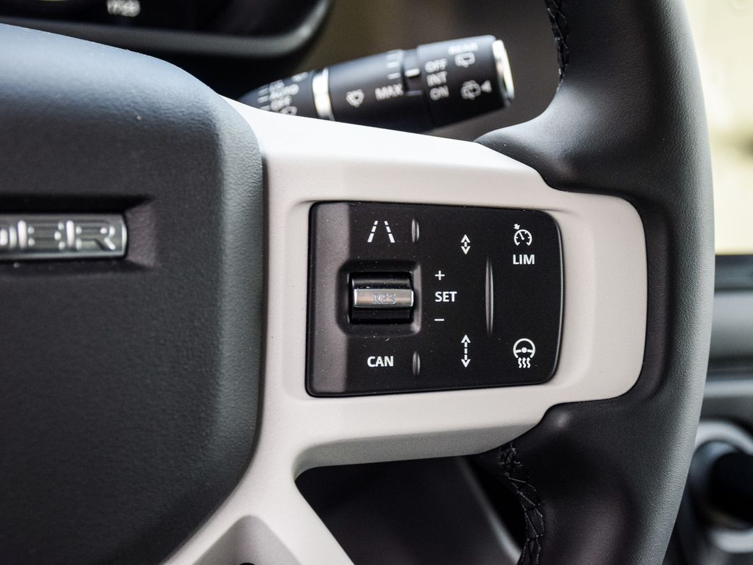 2025 Land Rover Defender 110 P400 X-Dynamic SE, Toronto, Cash