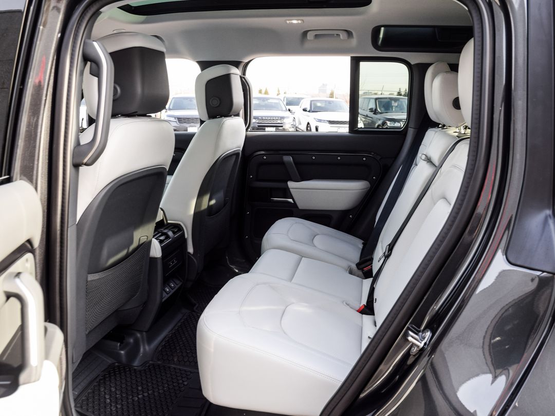 2025 Land Rover Defender 110 P400 X-Dynamic SE, Toronto, Cash