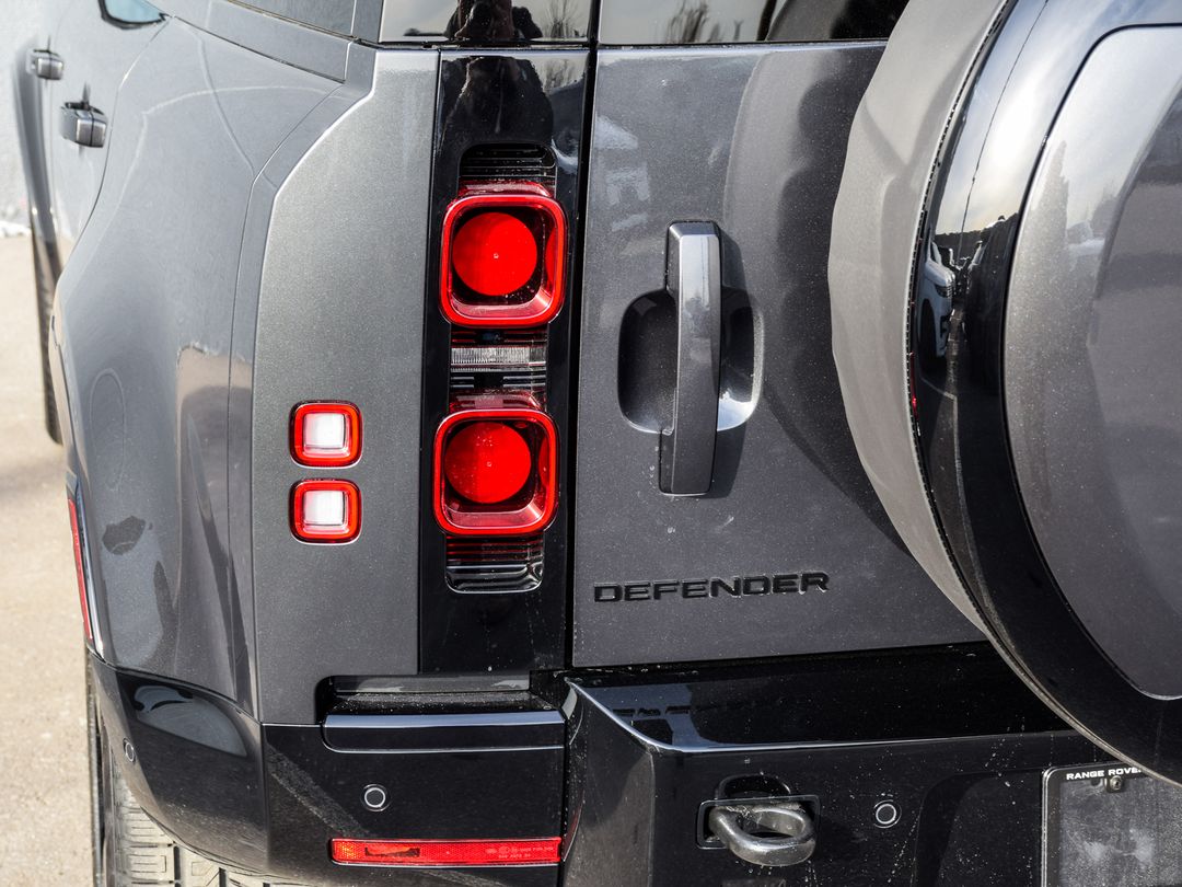 2025 Land Rover Defender 110 P400 X-Dynamic SE, Toronto, Cash
