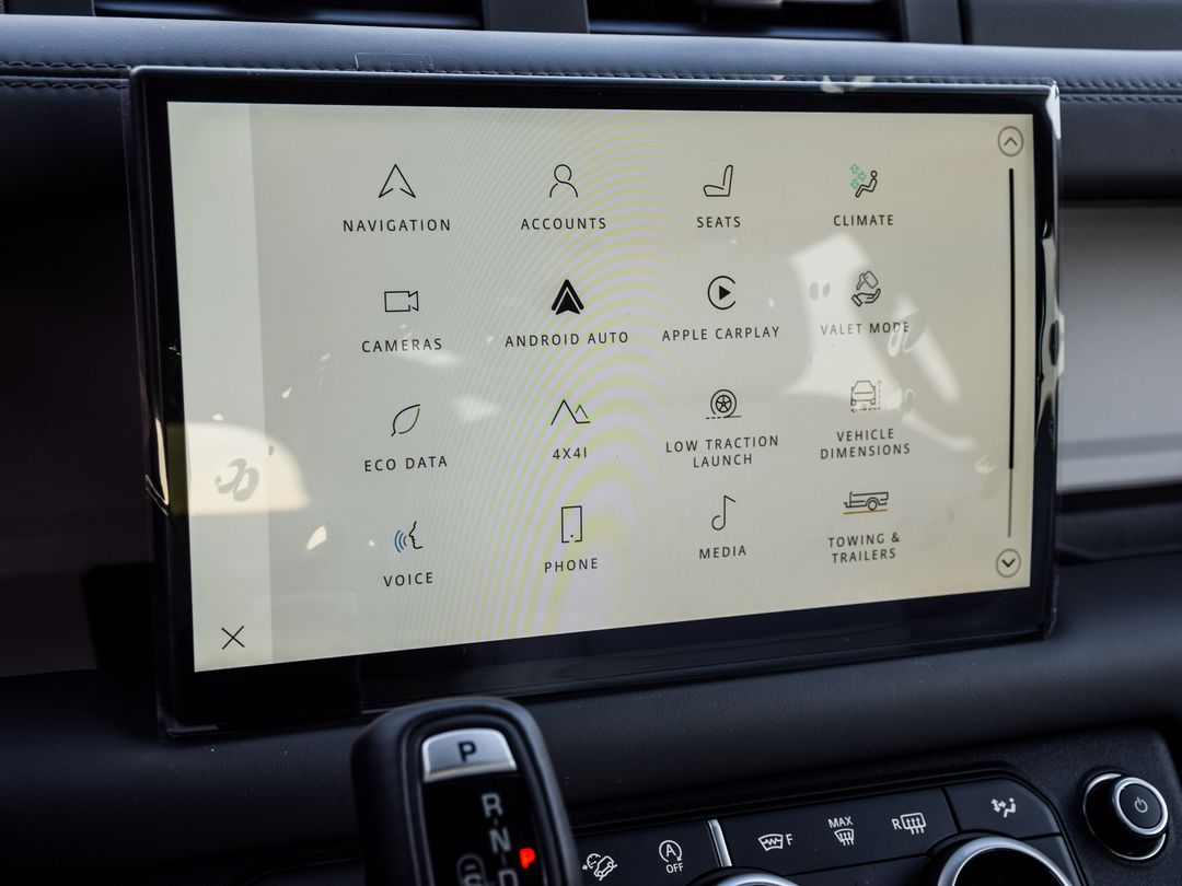 2025 Land Rover Defender 110 P400 X-Dynamic SE, Toronto, Cash