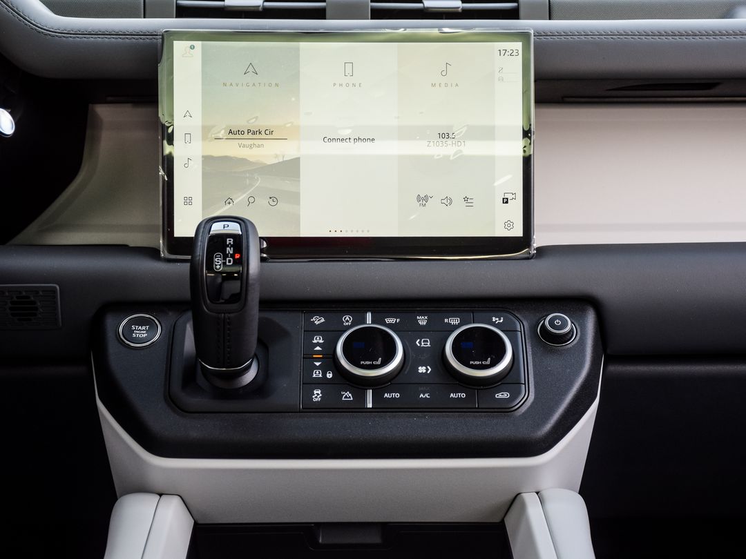 2025 Land Rover Defender 110 P400 X-Dynamic SE, Toronto, Cash