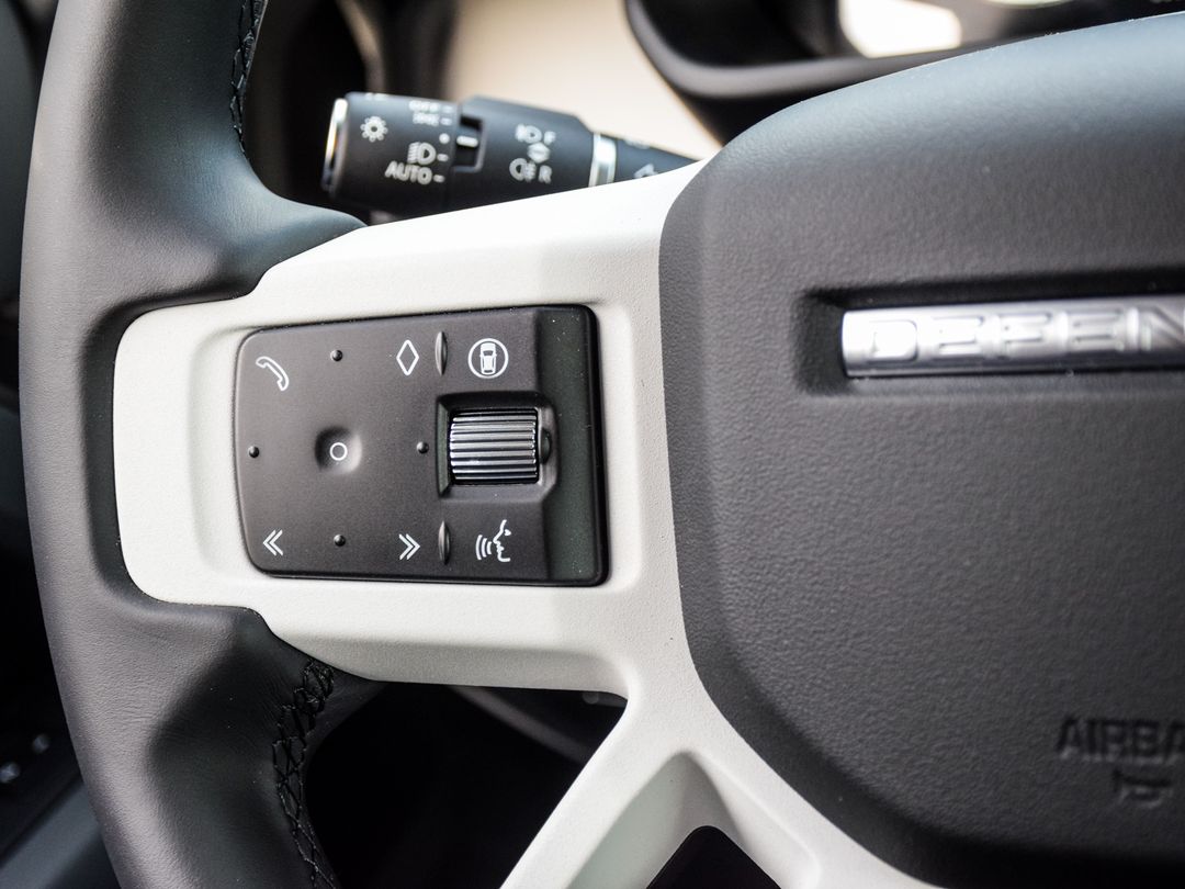 2025 Land Rover Defender 110 P400 X-Dynamic SE, Toronto, Cash