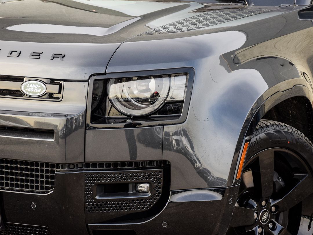 2025 Land Rover Defender 110 P400 X-Dynamic SE, Toronto, Cash