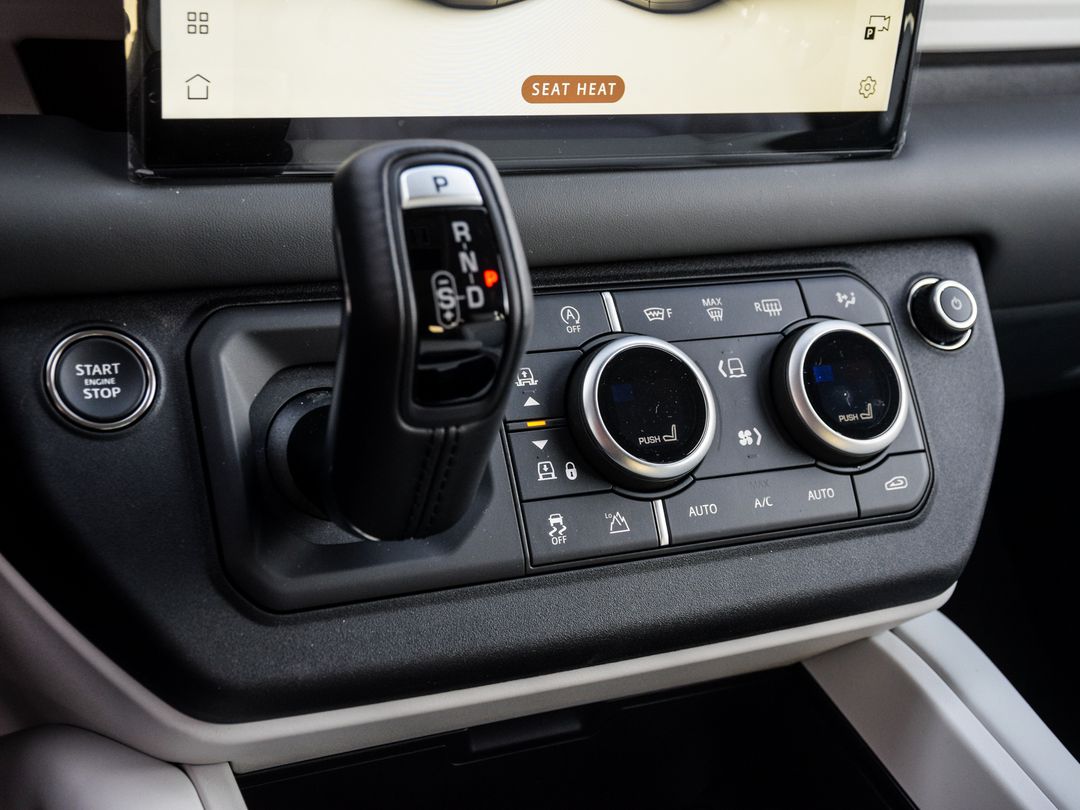 2025 Land Rover Defender 110 P400 X-Dynamic SE, Toronto, Cash