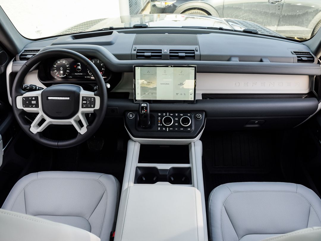 2025 Land Rover Defender 110 P400 X-Dynamic SE, Toronto, Cash