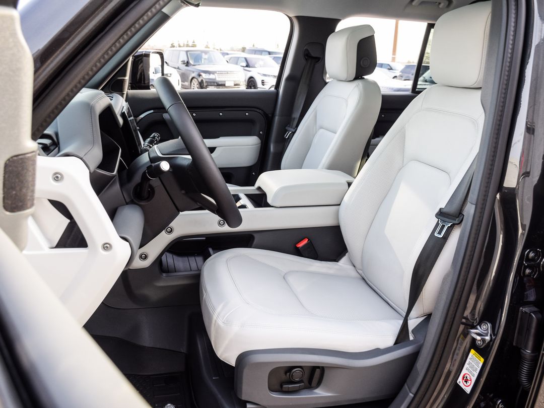2025 Land Rover Defender 110 P400 X-Dynamic SE, Toronto, Cash