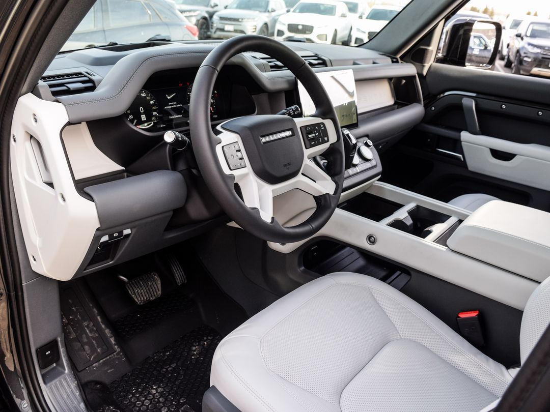 2025 Land Rover Defender 110 P400 X-Dynamic SE, Toronto, Cash