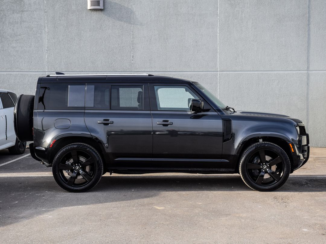 2025 Land Rover Defender 110 P400 X-Dynamic SE, Toronto, Cash