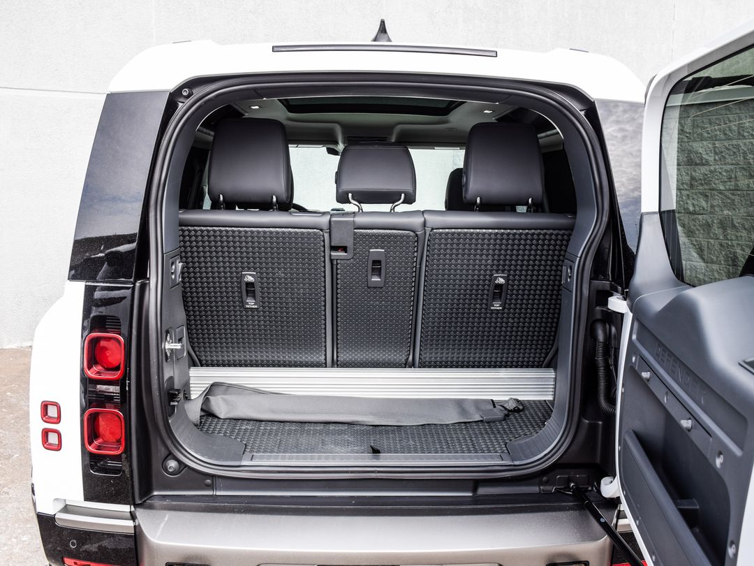 2023 Land Rover Defender 90 X-Dynamic SE, Toronto, Cash