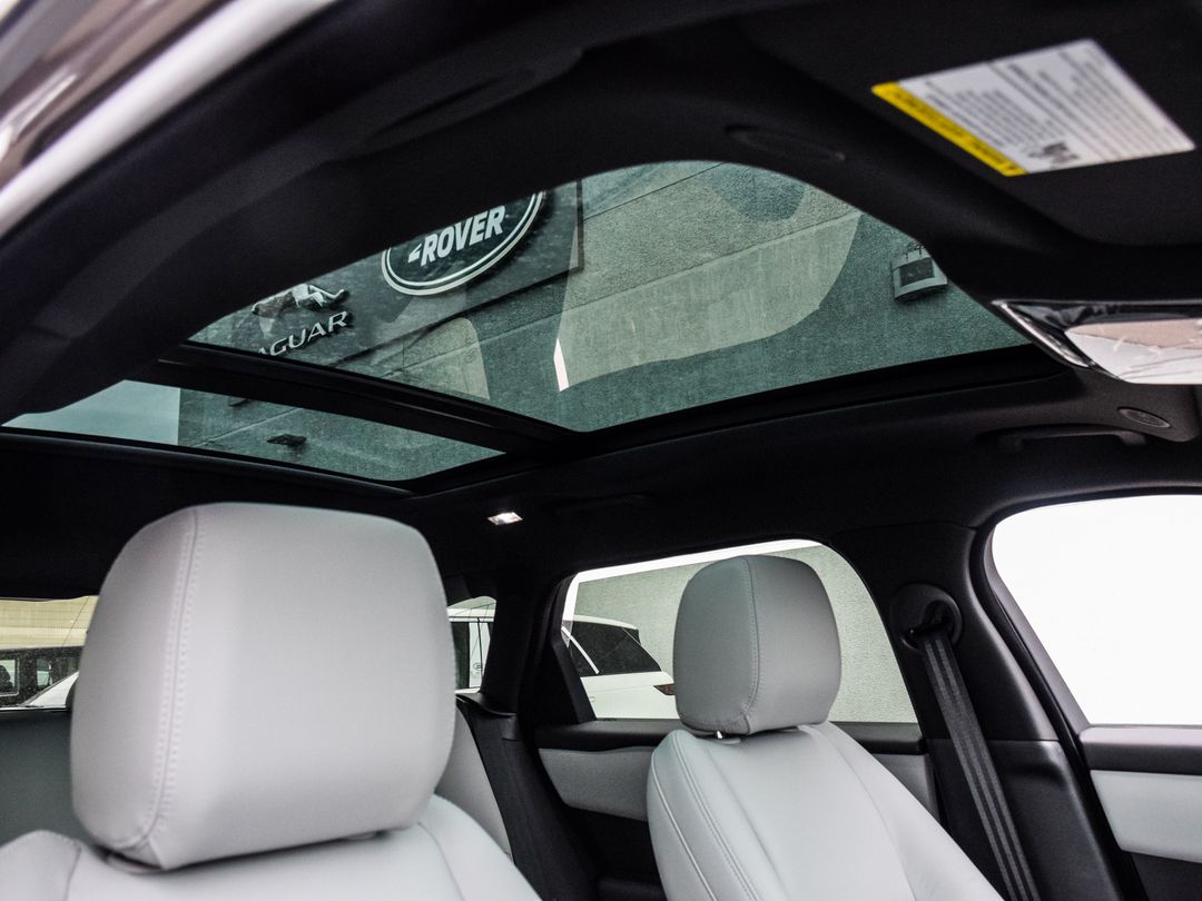 2026 Land Rover Range Rover Velar P250 Dynamic SE, Toronto, Cash