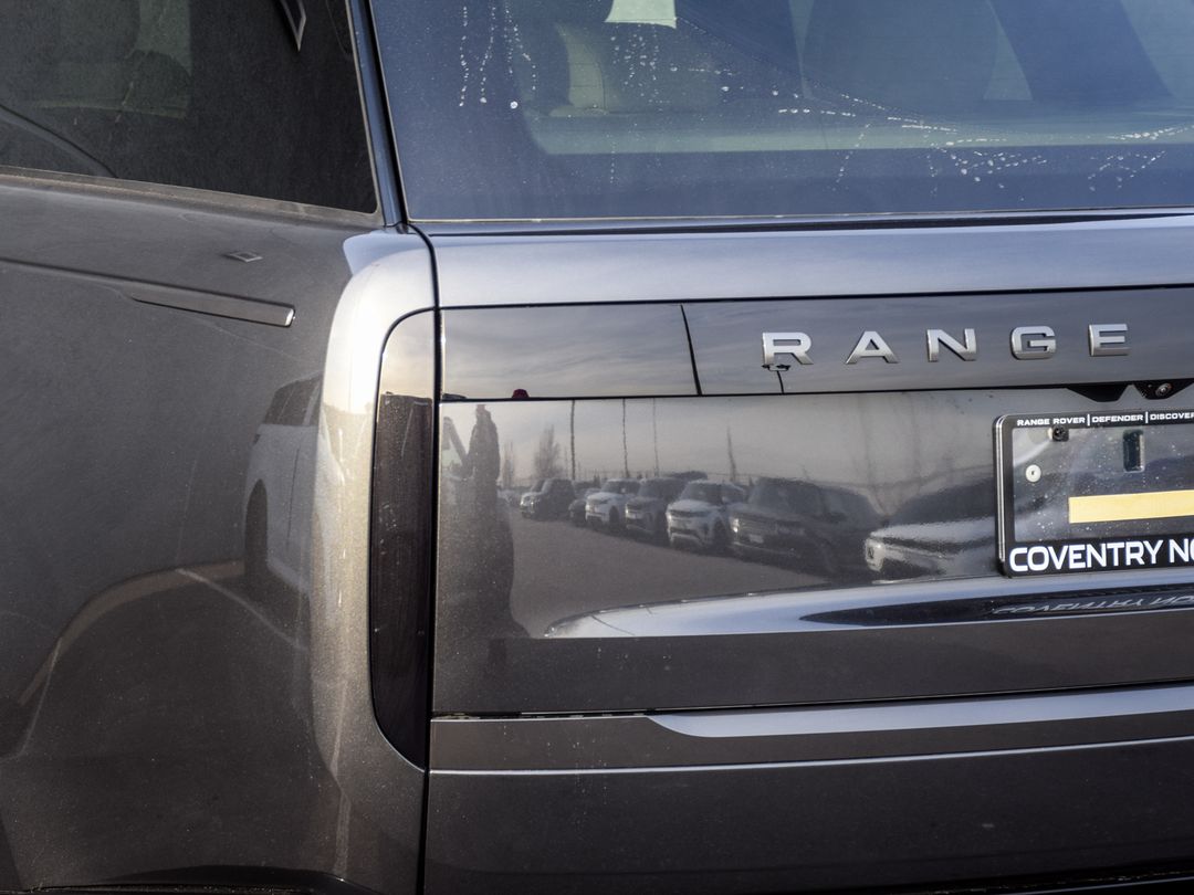 2025 Land Rover Range Rover P530 SE SWB, Toronto, Cash