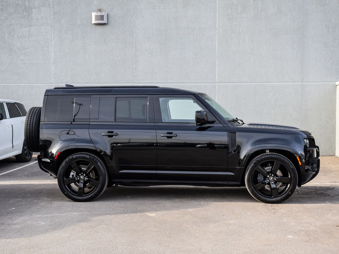 2025 Land Rover Defender 110 P400 X-Dynamic SE, Toronto, Cash