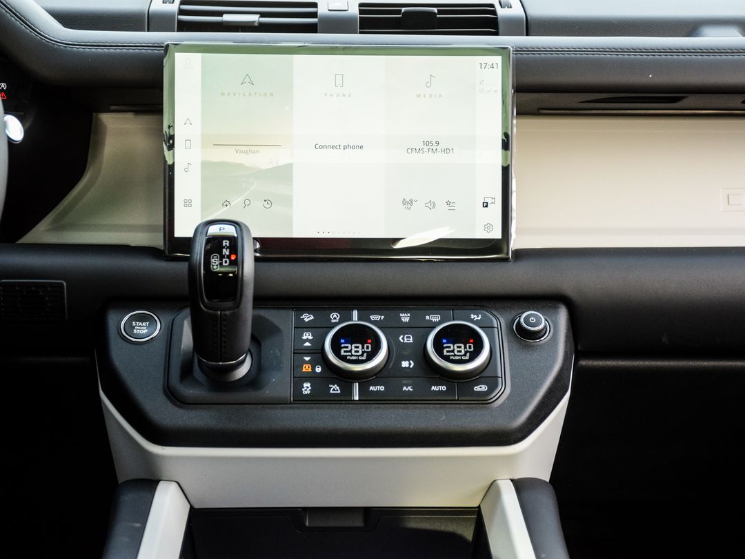 2025 Land Rover Defender 110 P400 X-Dynamic SE, Toronto, Cash