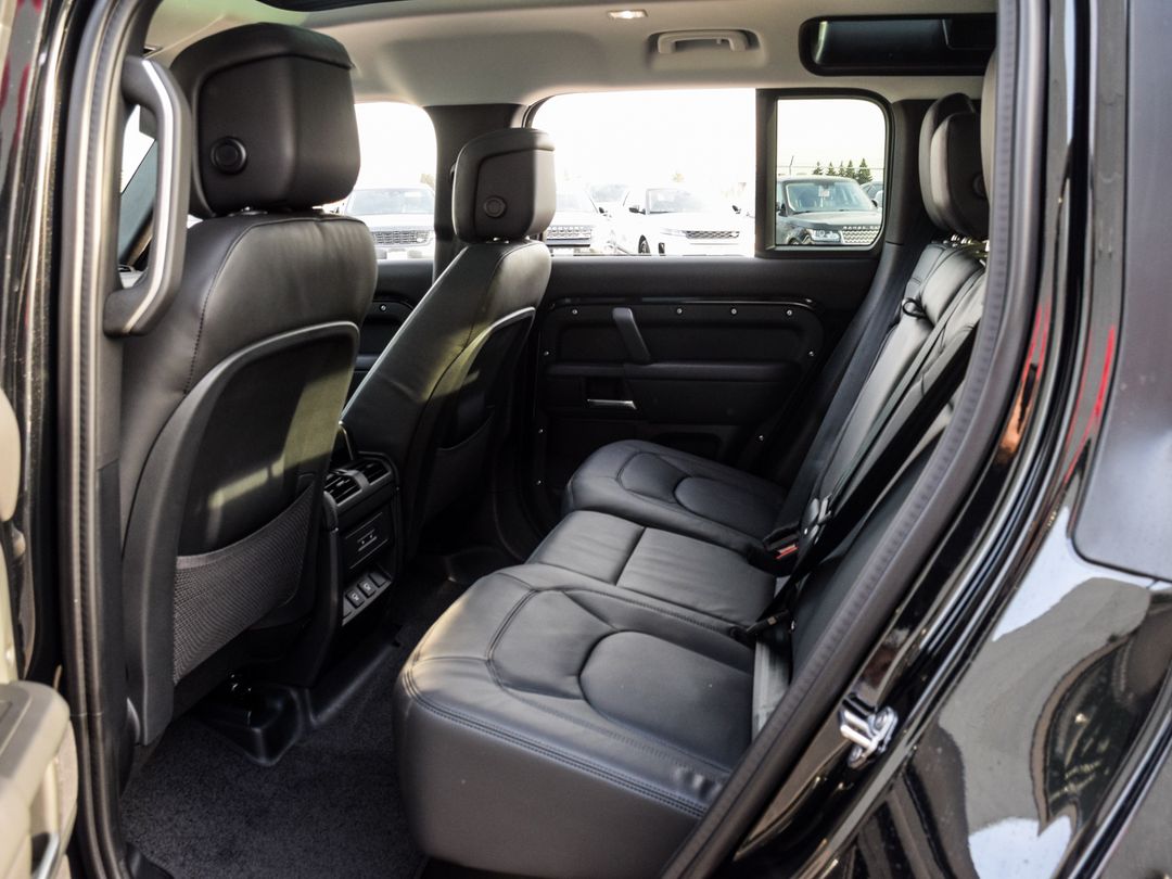 2025 Land Rover Defender 110 P400 X-Dynamic SE, Toronto, Cash