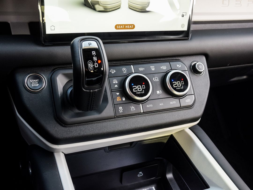 2025 Land Rover Defender 110 P400 X-Dynamic SE, Toronto, Cash