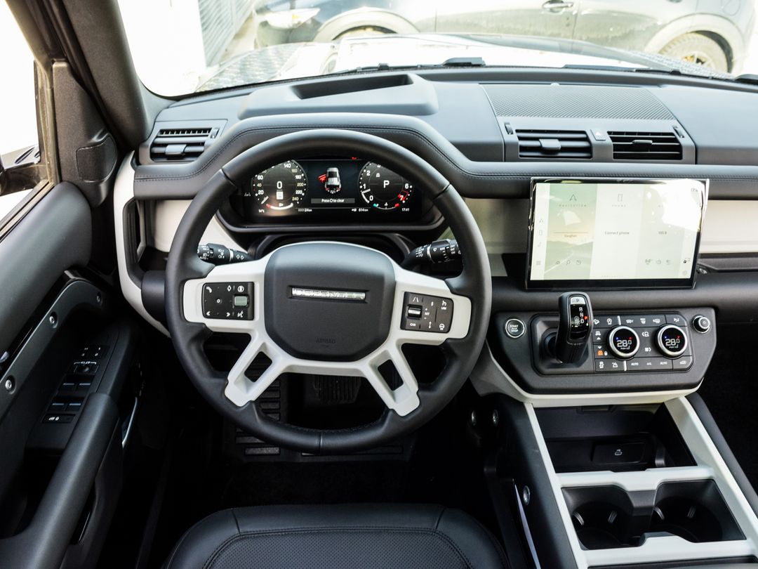 2025 Land Rover Defender 110 P400 X-Dynamic SE, Toronto, Cash