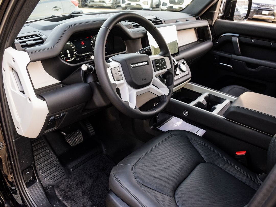 2025 Land Rover Defender 110 P400 X-Dynamic SE, Toronto, Cash
