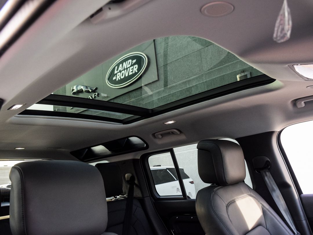 2025 Land Rover Defender 110 P400 X-Dynamic SE, Toronto, Cash