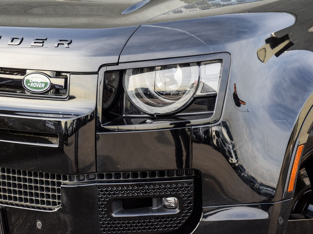2025 Land Rover Defender 110 P400 X-Dynamic SE, Toronto, Cash