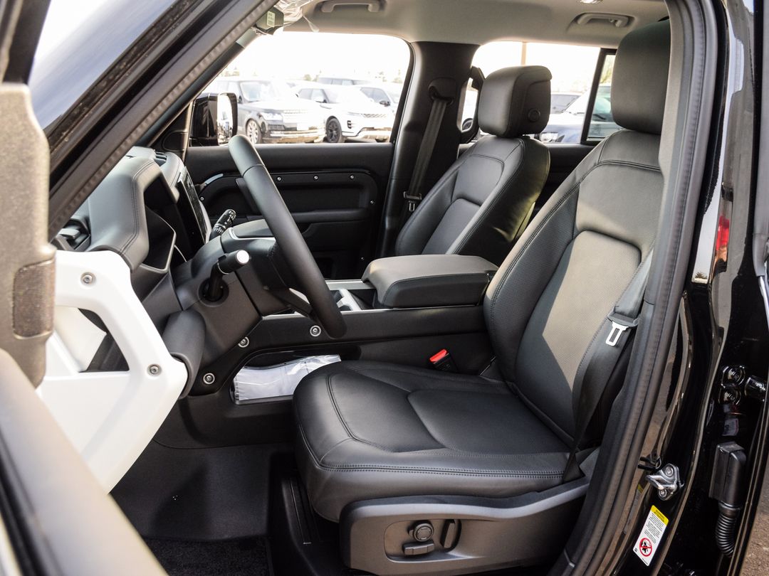 2025 Land Rover Defender 110 P400 X-Dynamic SE, Toronto, Cash