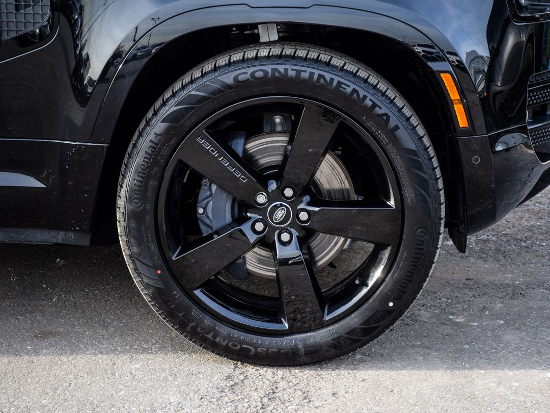 2025 Land Rover Defender 110 P400 X-Dynamic SE, Toronto, Cash