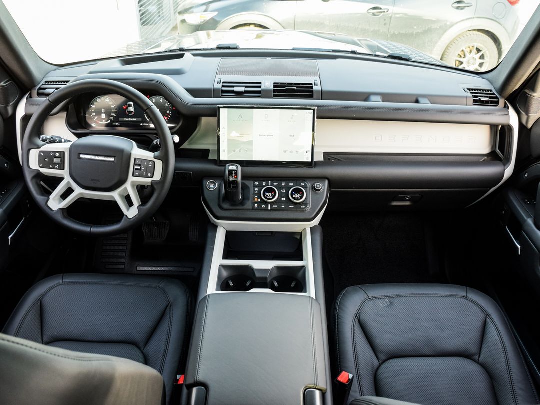 2025 Land Rover Defender 110 P400 X-Dynamic SE, Toronto, Cash