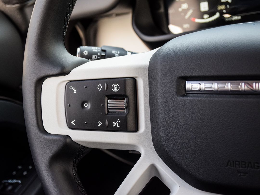 2025 Land Rover Defender 110 P400 X-Dynamic SE, Toronto, Cash