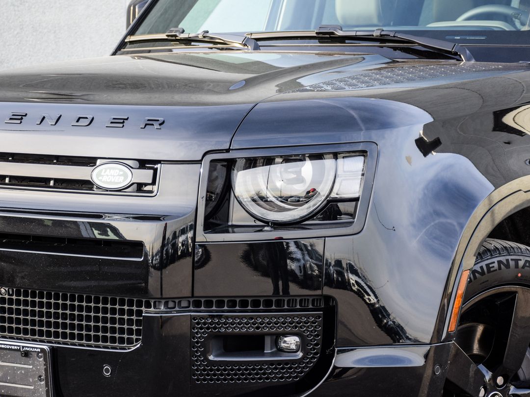 2025 Land Rover Defender 110 P400 X-Dynamic SE, Toronto, Cash