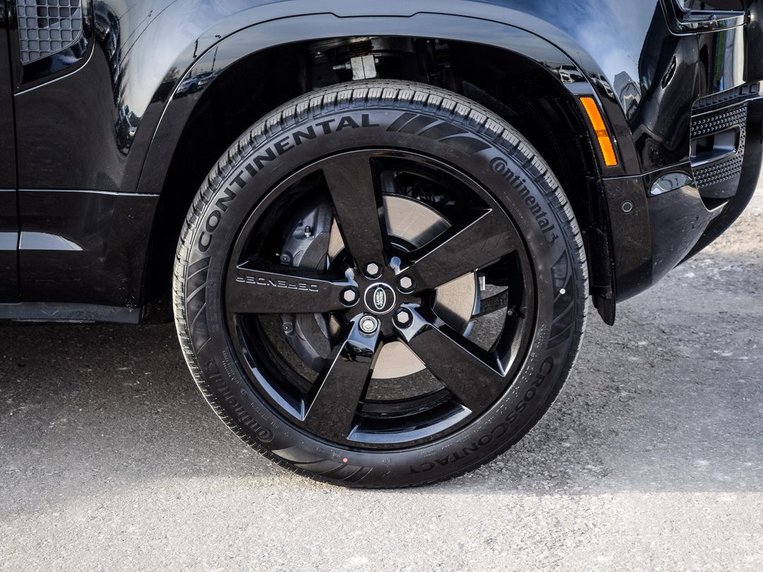 2025 Land Rover Defender 110 P400 X-Dynamic SE, Toronto, Cash