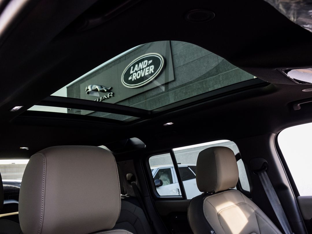2025 Land Rover Defender 110 P400 X-Dynamic SE, Toronto, Cash