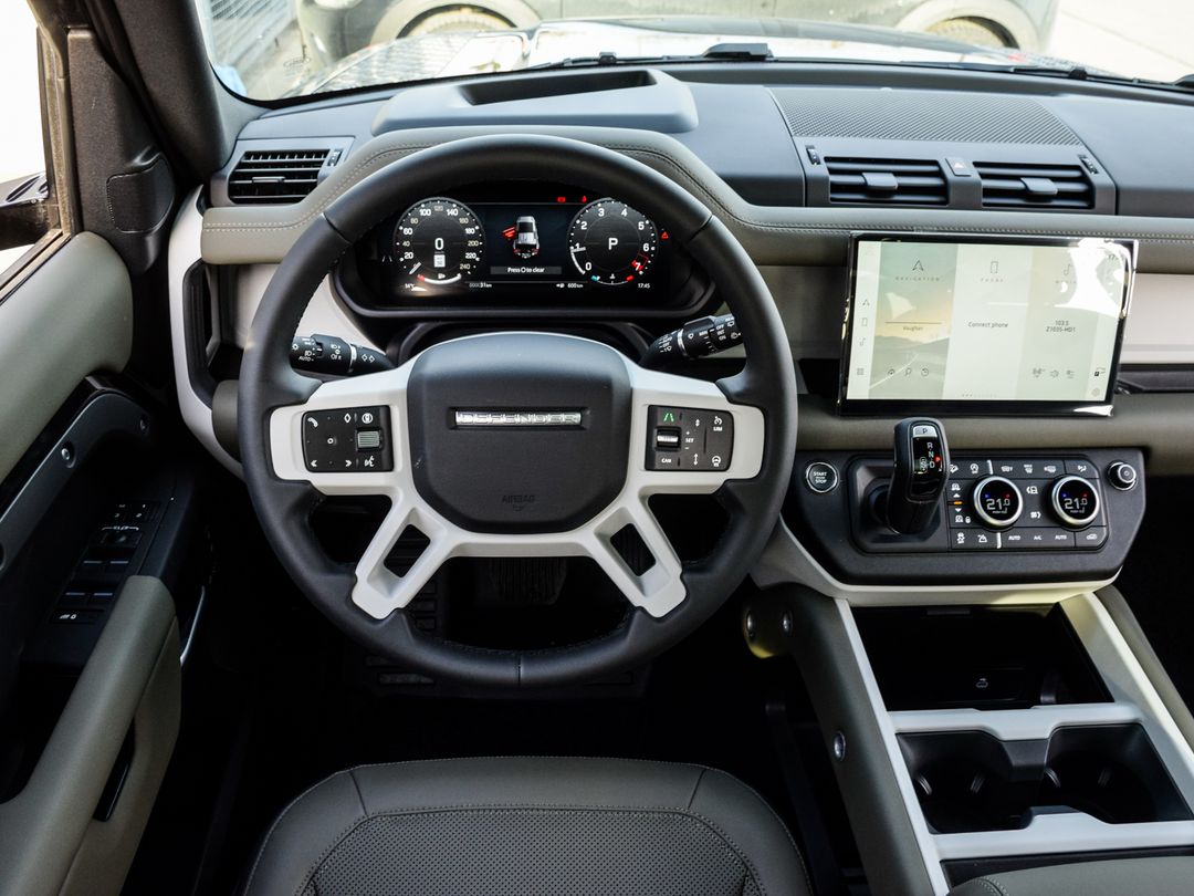 2025 Land Rover Defender 110 P400 X-Dynamic SE, Toronto, Cash