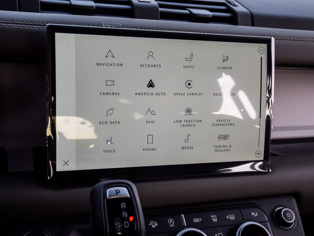 2025 Land Rover Defender 110 P400 X-Dynamic SE, Toronto, Cash
