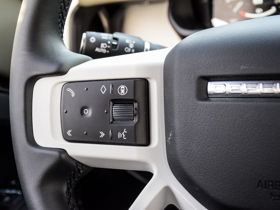 2025 Land Rover Defender 110 P400 X-Dynamic SE, Toronto, Cash
