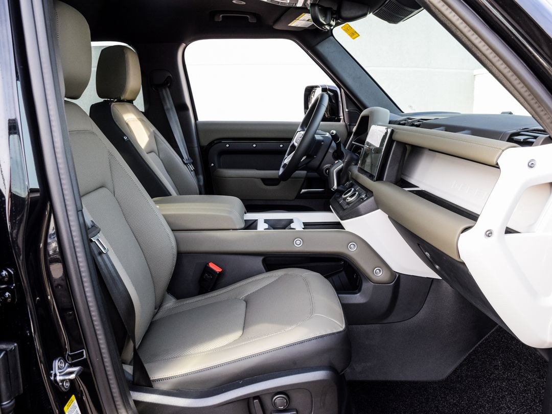 2025 Land Rover Defender 110 P400 X-Dynamic SE, Toronto, Cash