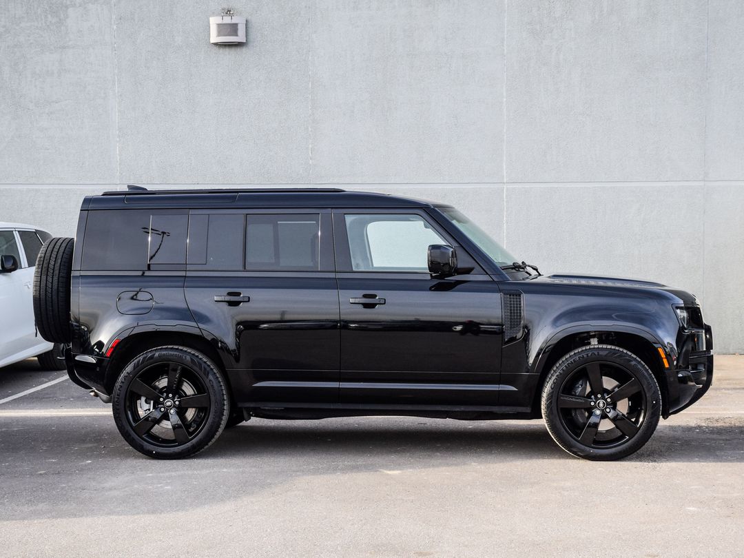 2025 Land Rover Defender 110 P400 X-Dynamic SE, Toronto, Cash