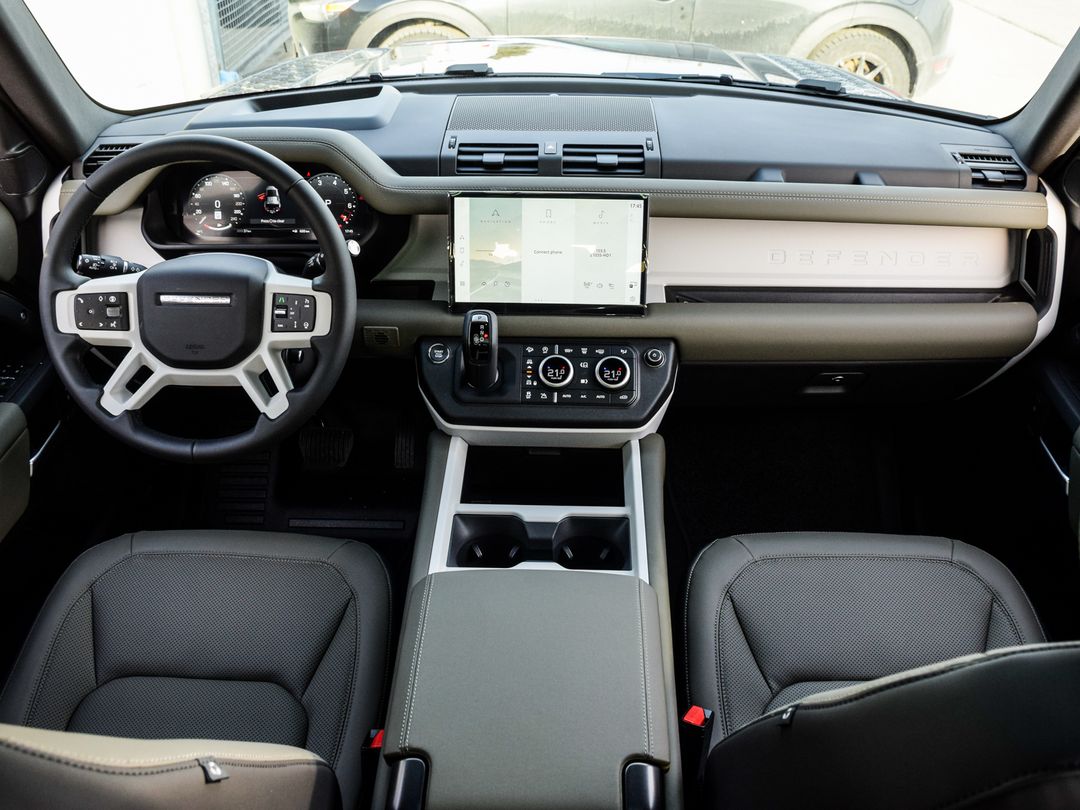 2025 Land Rover Defender 110 P400 X-Dynamic SE, Toronto, Cash