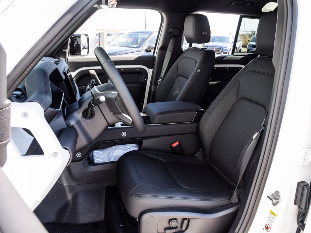 2025 Land Rover Defender 110 P400 X-Dynamic SE, Toronto, Cash