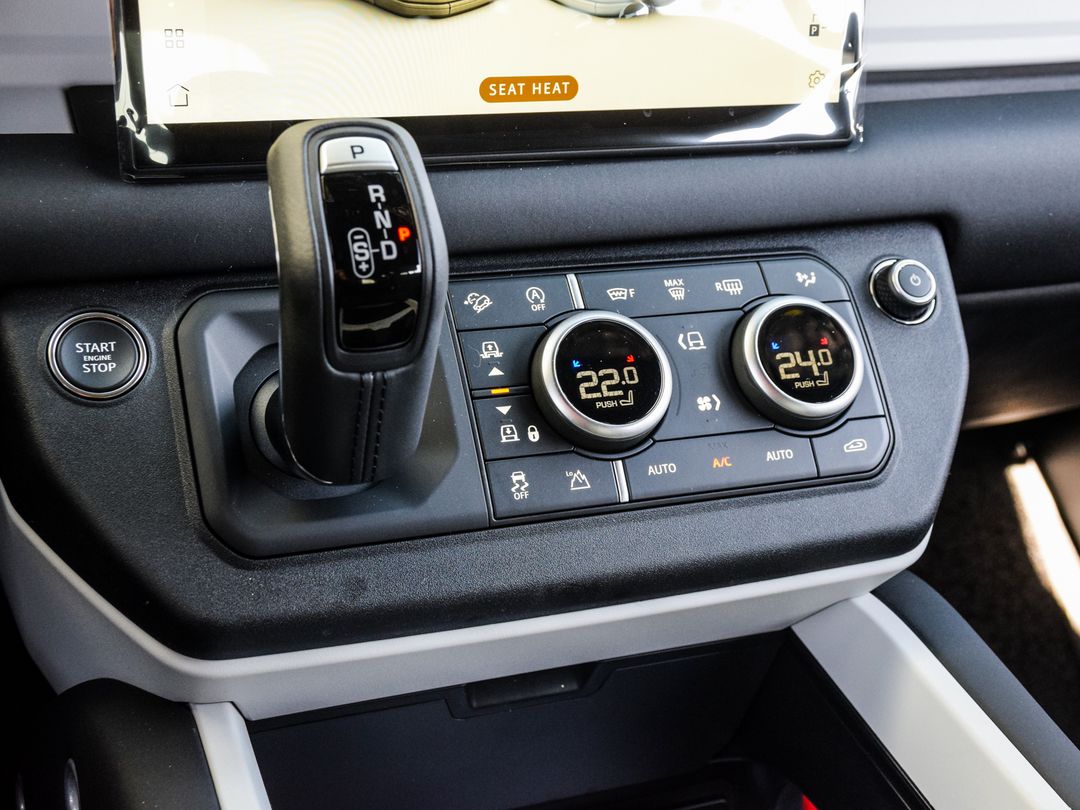 2025 Land Rover Defender 110 P400 X-Dynamic SE, Toronto, Cash