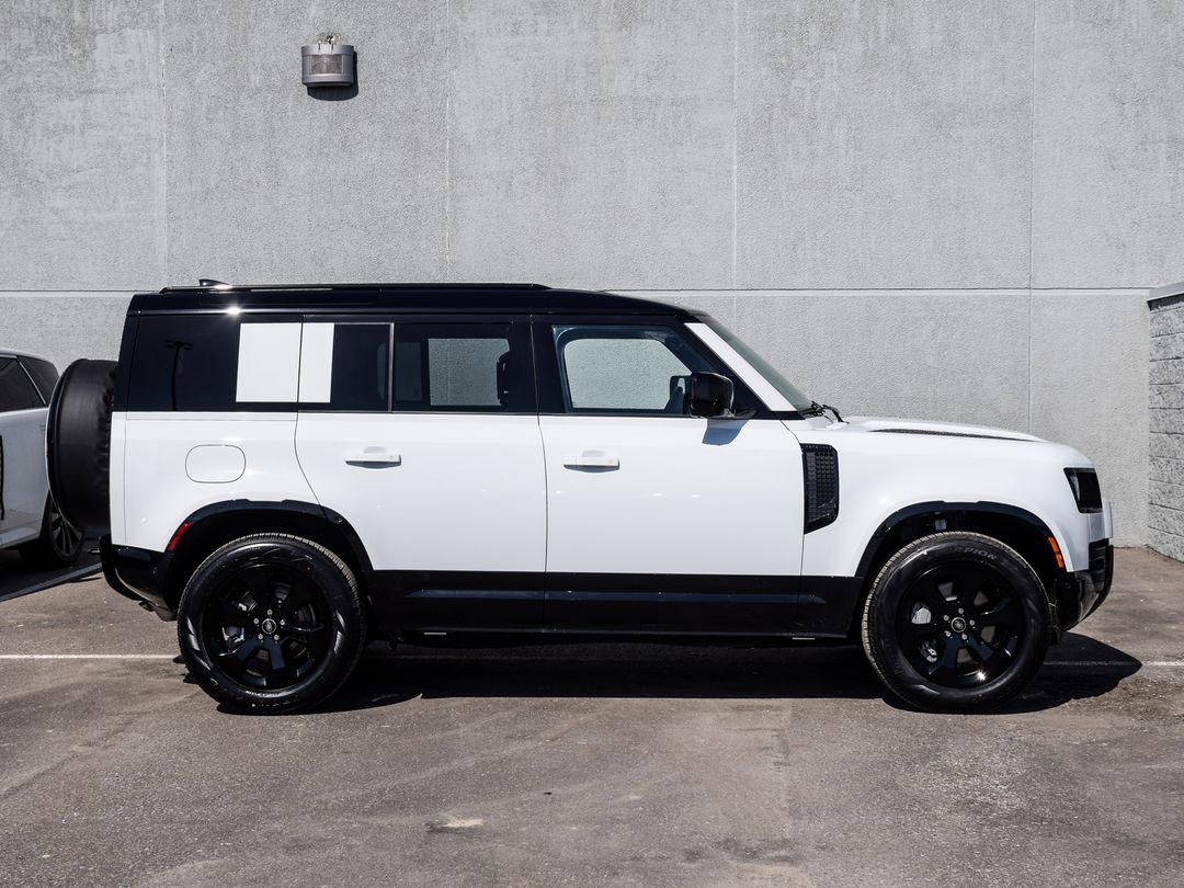 2025 Land Rover Defender 110 P400 X-Dynamic SE, Toronto, Cash