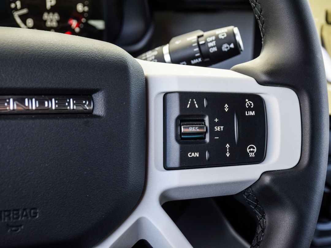 2025 Land Rover Defender 110 P400 X-Dynamic SE, Toronto, Cash
