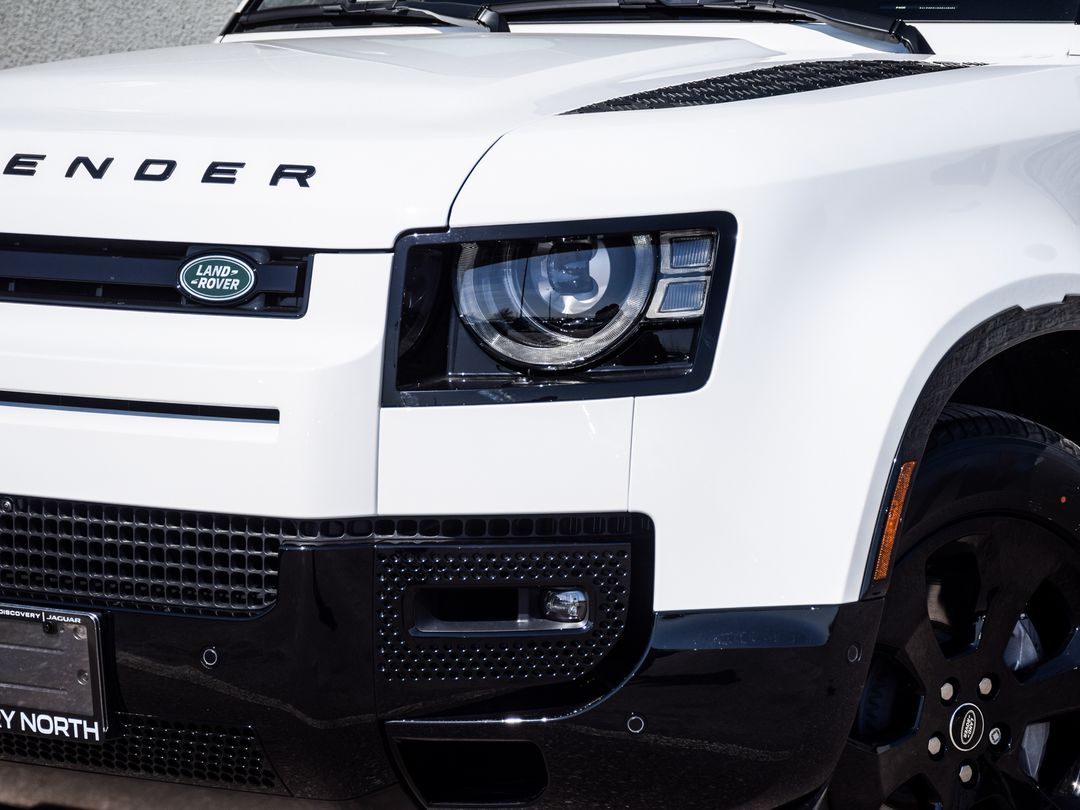2025 Land Rover Defender 110 P400 X-Dynamic SE, Toronto, Cash