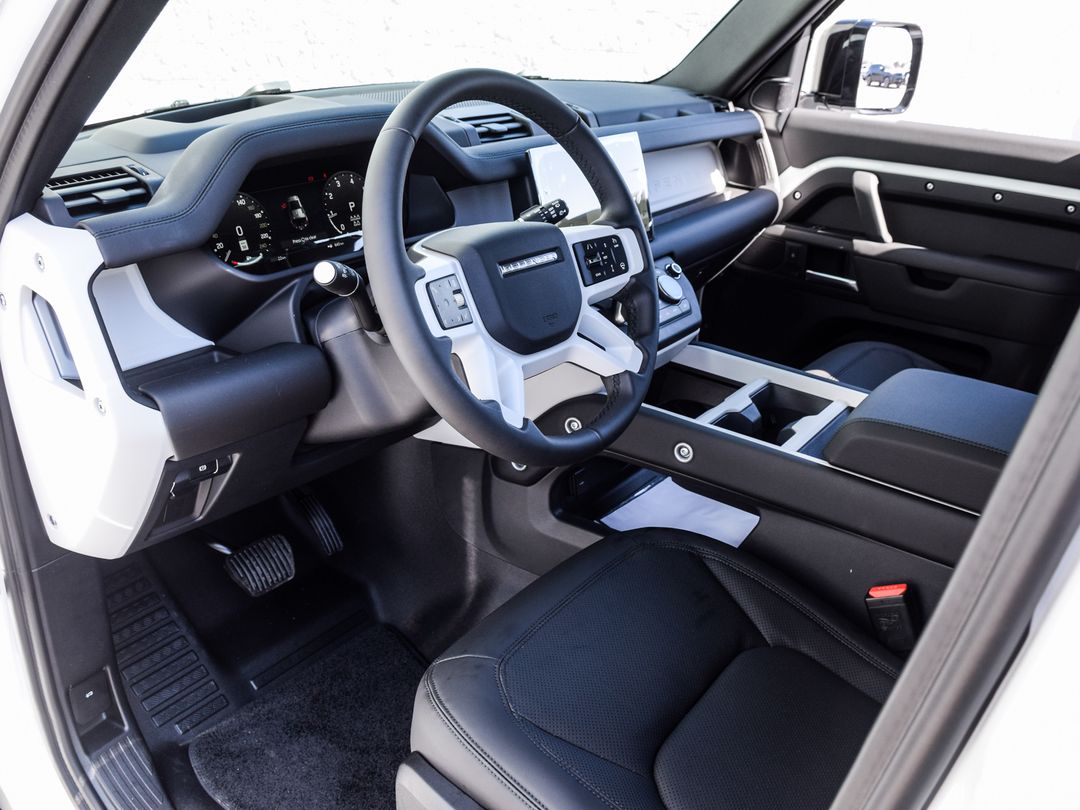 2025 Land Rover Defender 110 P400 X-Dynamic SE, Toronto, Cash