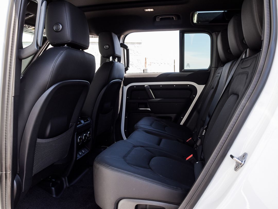 2025 Land Rover Defender 110 P400 X-Dynamic SE, Toronto, Cash