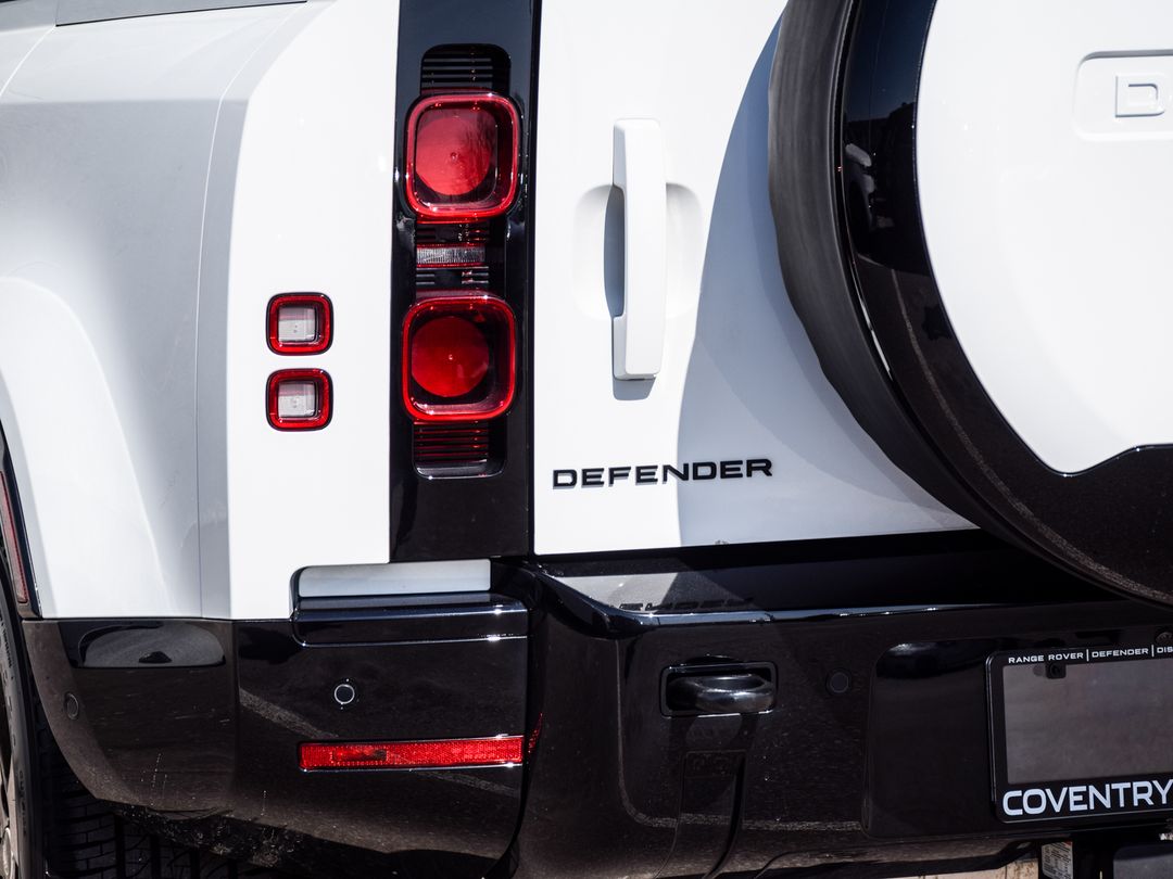 2025 Land Rover Defender 110 P400 X-Dynamic SE, Toronto, Cash