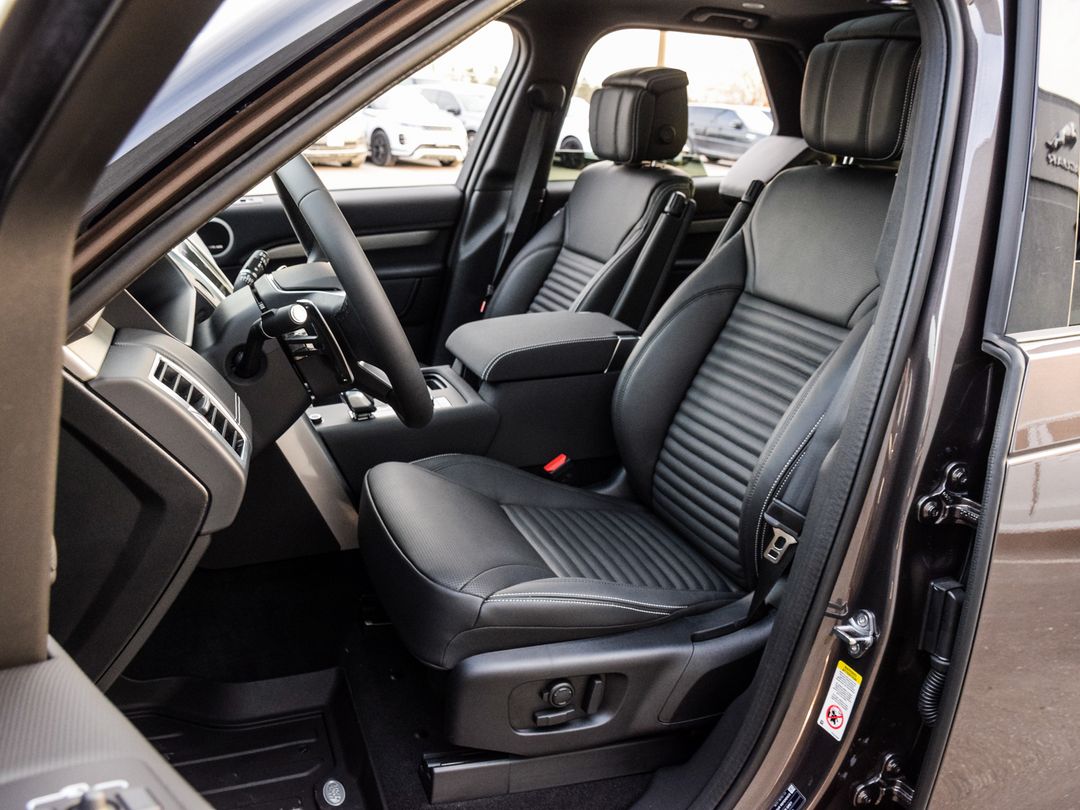 2025 Land Rover Discovery P360 Dynamic SE, Toronto, Cash
