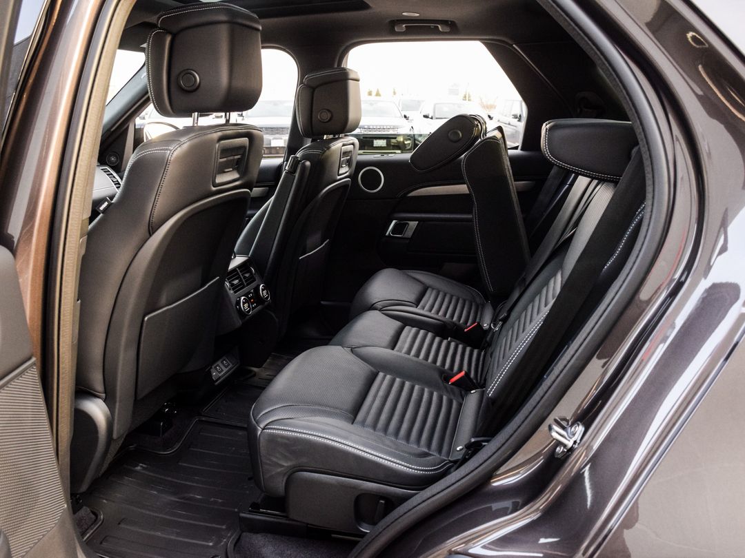 2025 Land Rover Discovery P360 Dynamic SE, Toronto, Cash