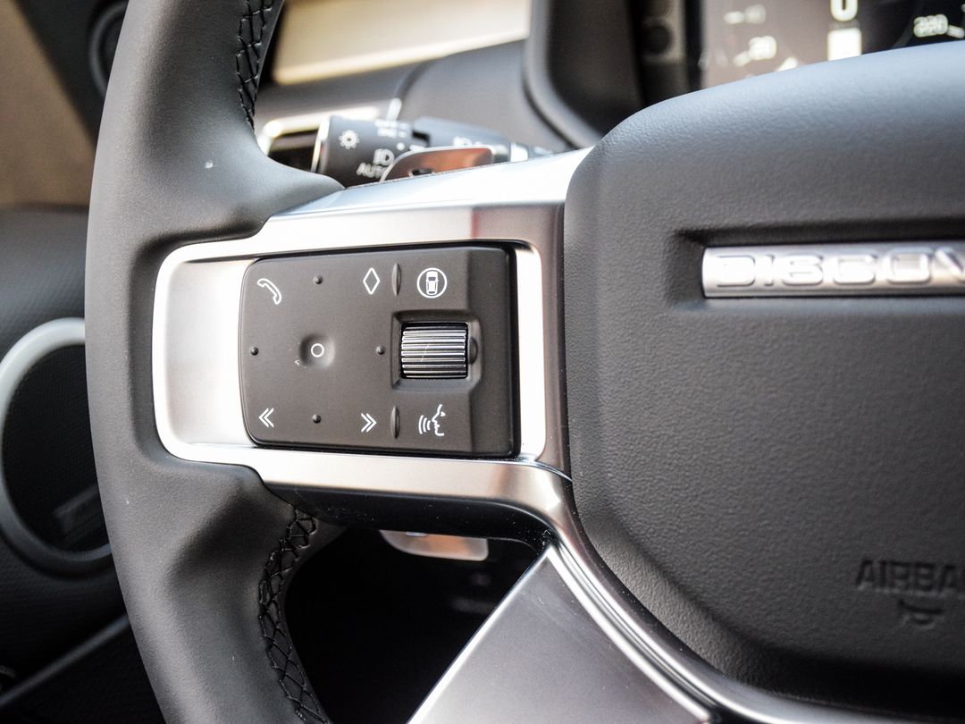 2025 Land Rover Discovery P360 Dynamic SE, Toronto, Cash