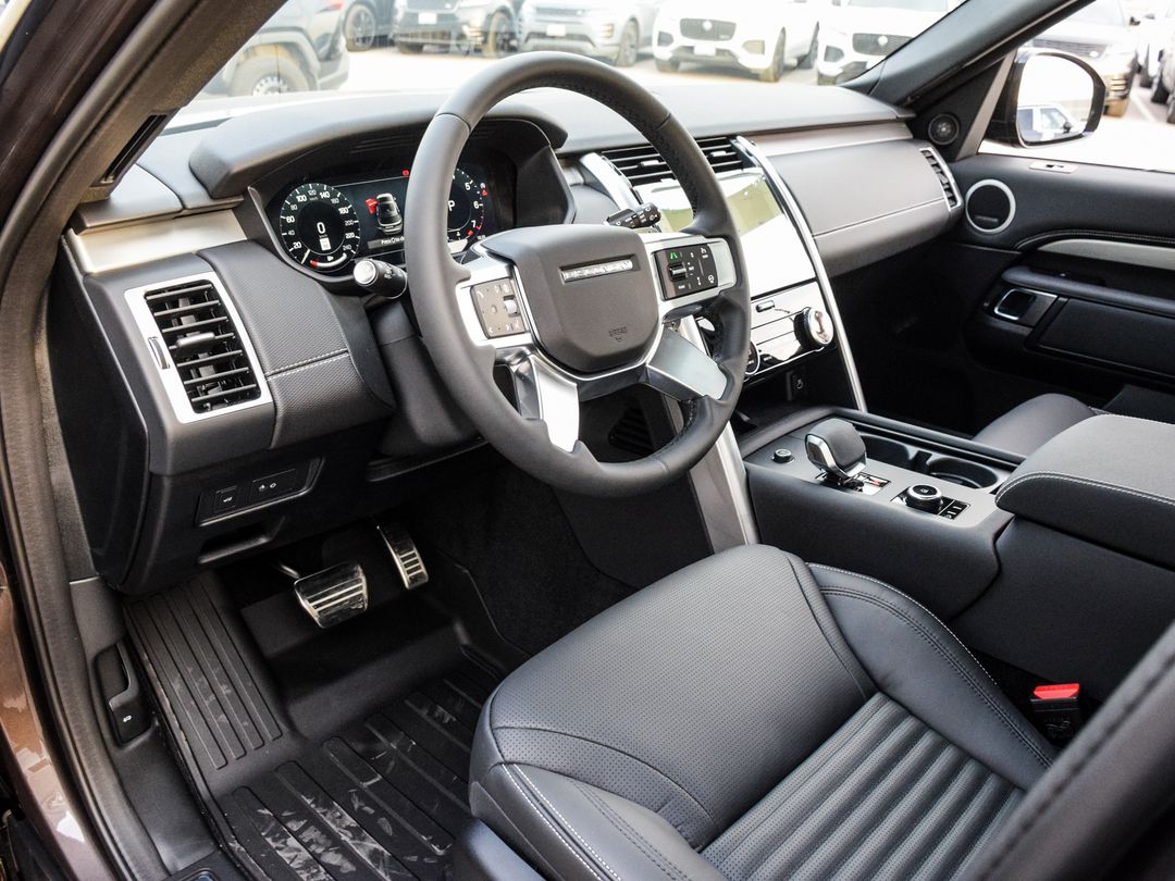2025 Land Rover Discovery P360 Dynamic SE, Toronto, Cash