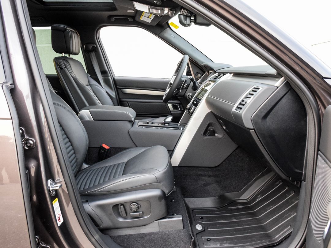 2025 Land Rover Discovery P360 Dynamic SE, Toronto, Cash