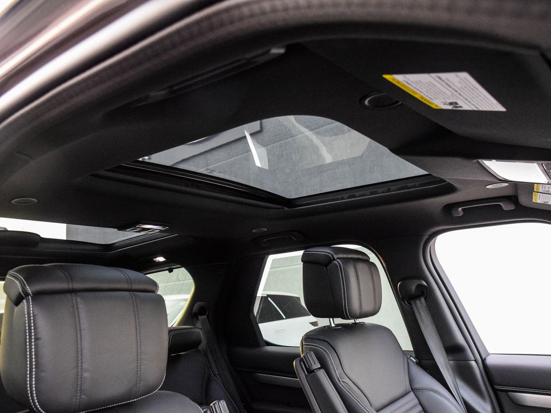 2025 Land Rover Discovery P360 Dynamic SE, Toronto, Cash